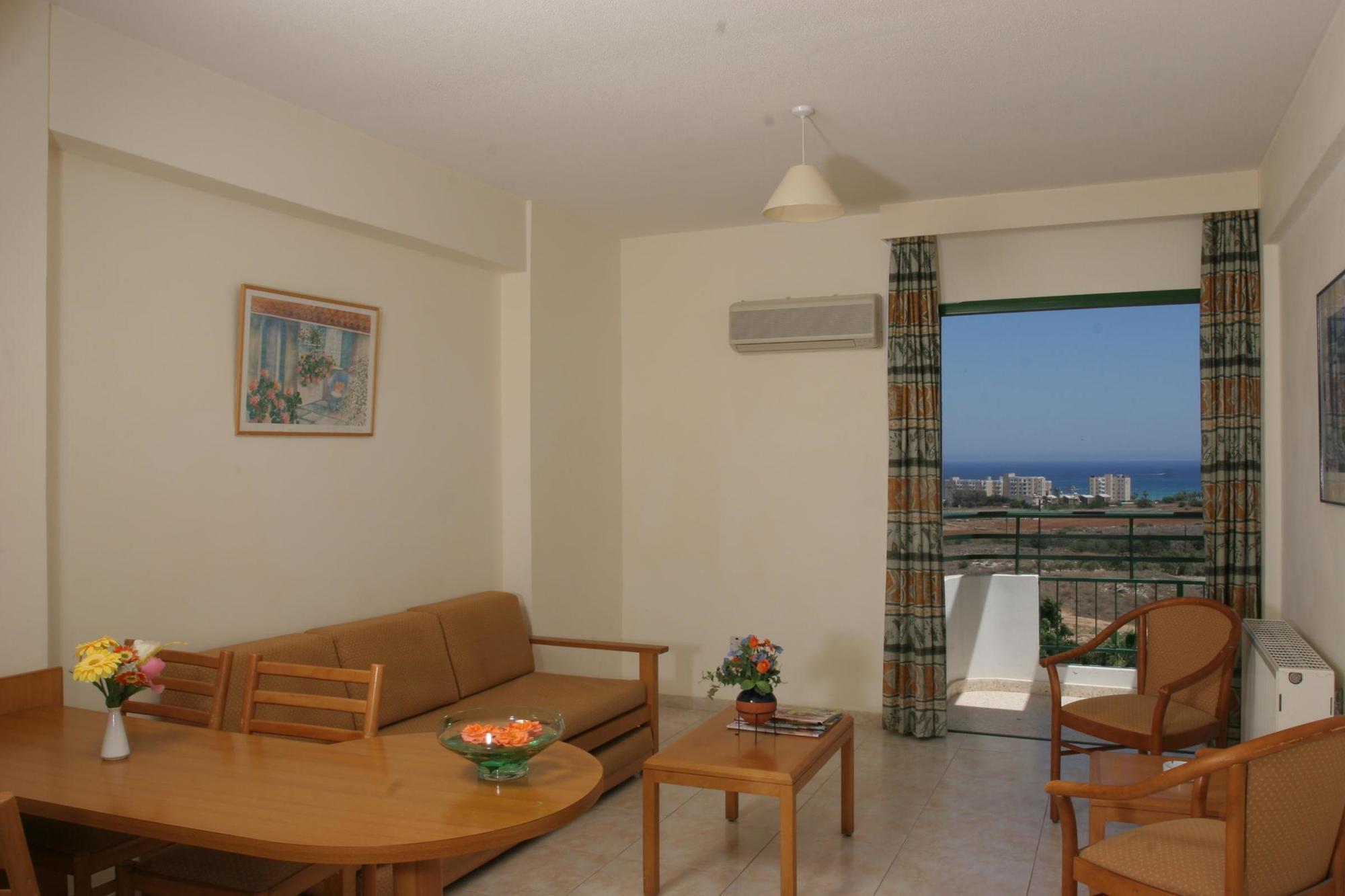 Maris Grand Waterpark Resort Protaras Exterior foto
