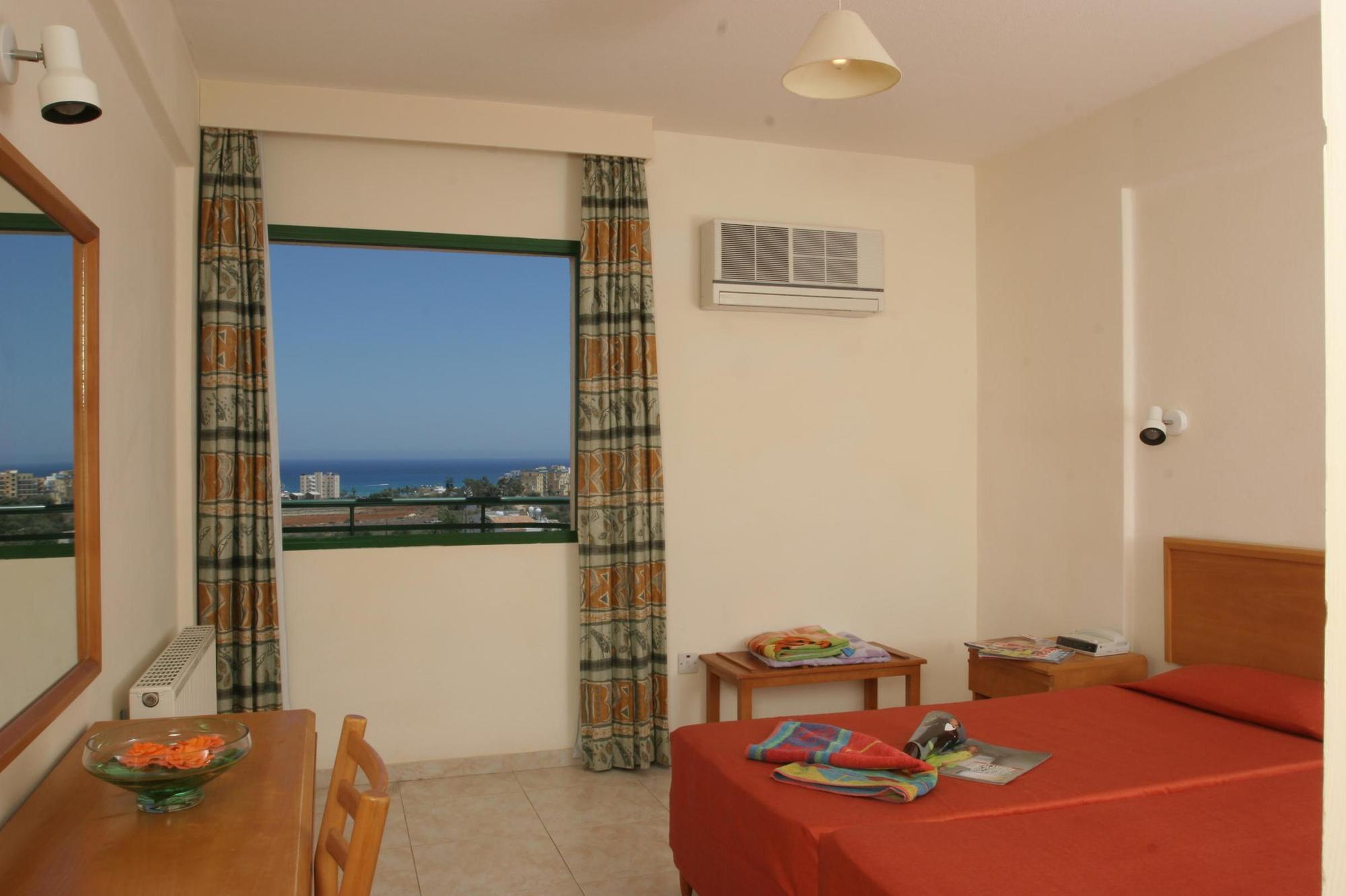 Maris Grand Waterpark Resort Protaras Exterior foto
