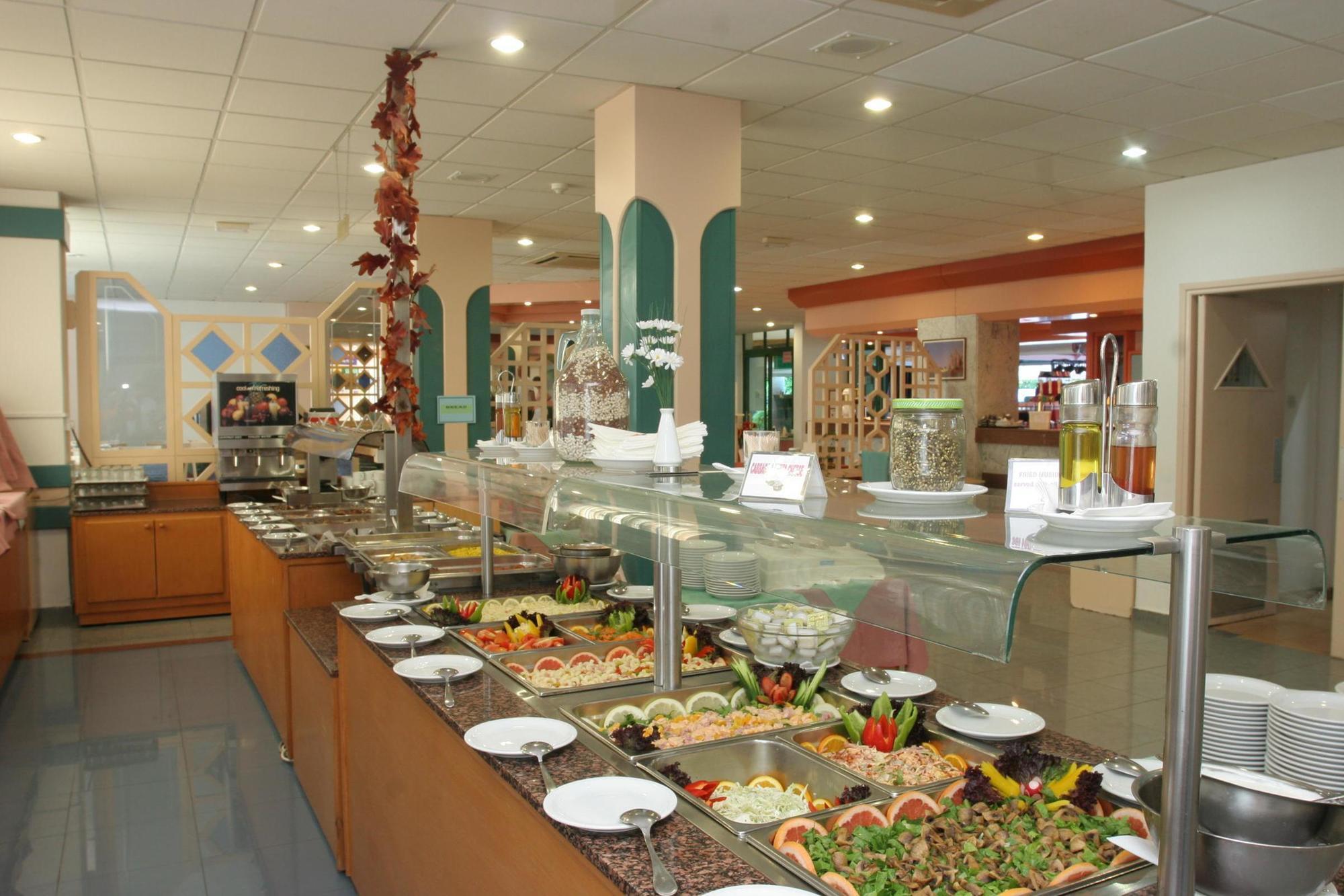 Maris Grand Waterpark Resort Protaras Exterior foto