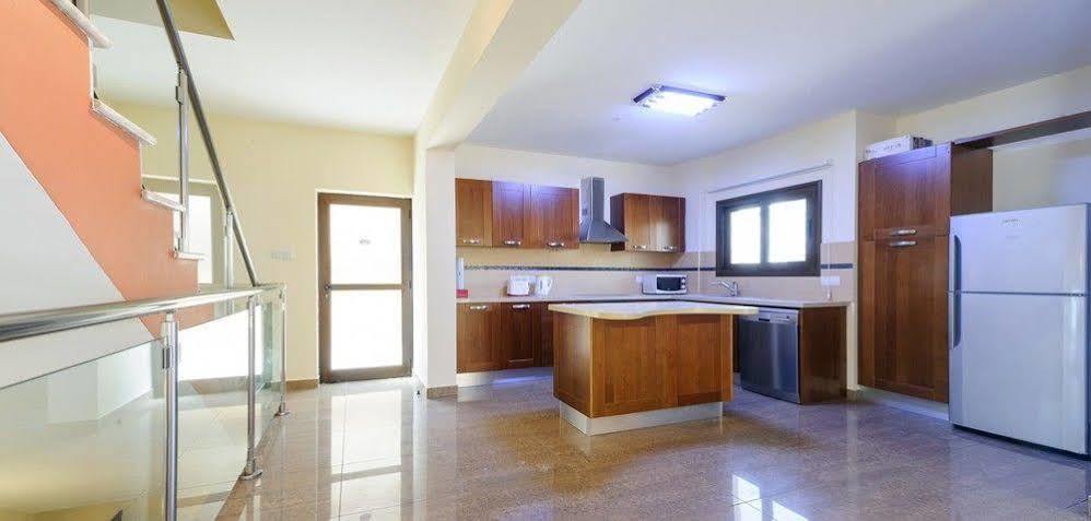 Maris Grand Waterpark Resort Protaras Exterior foto