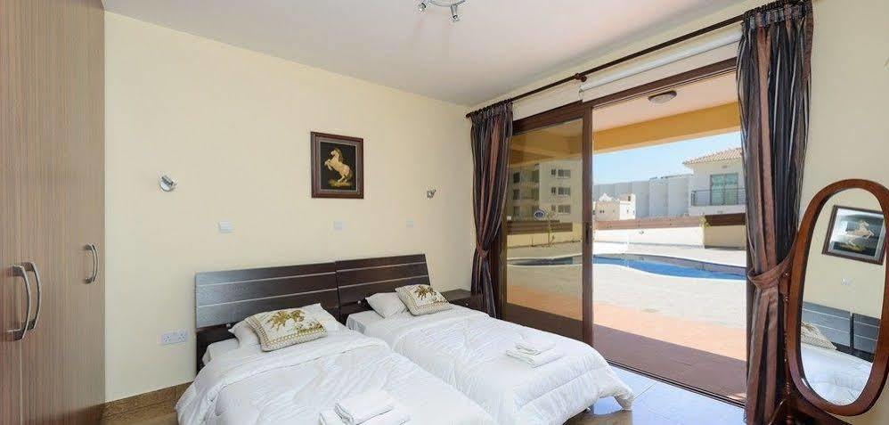 Maris Grand Waterpark Resort Protaras Exterior foto